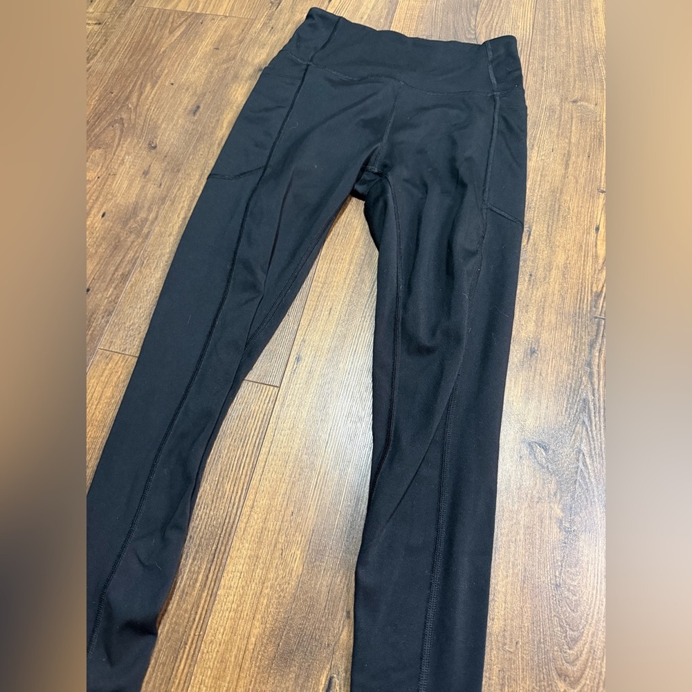 Victoria's Secret Black Activewear Leggings Size 4 Pockets High Rise Gold V Logo - Picture 2 of 8